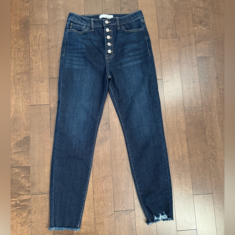 EUC KanCan jeans. Tons of stretch!